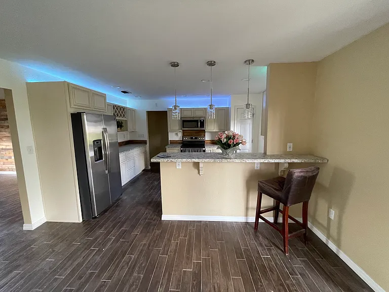 2205 Country Loop S — Photo 6