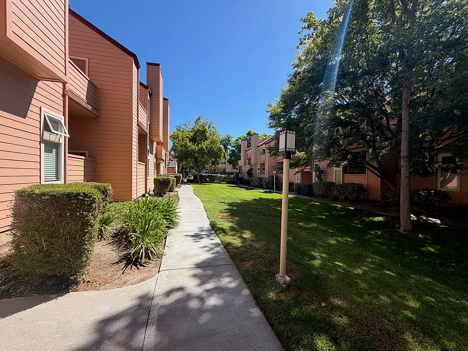5354 Borneo Cir