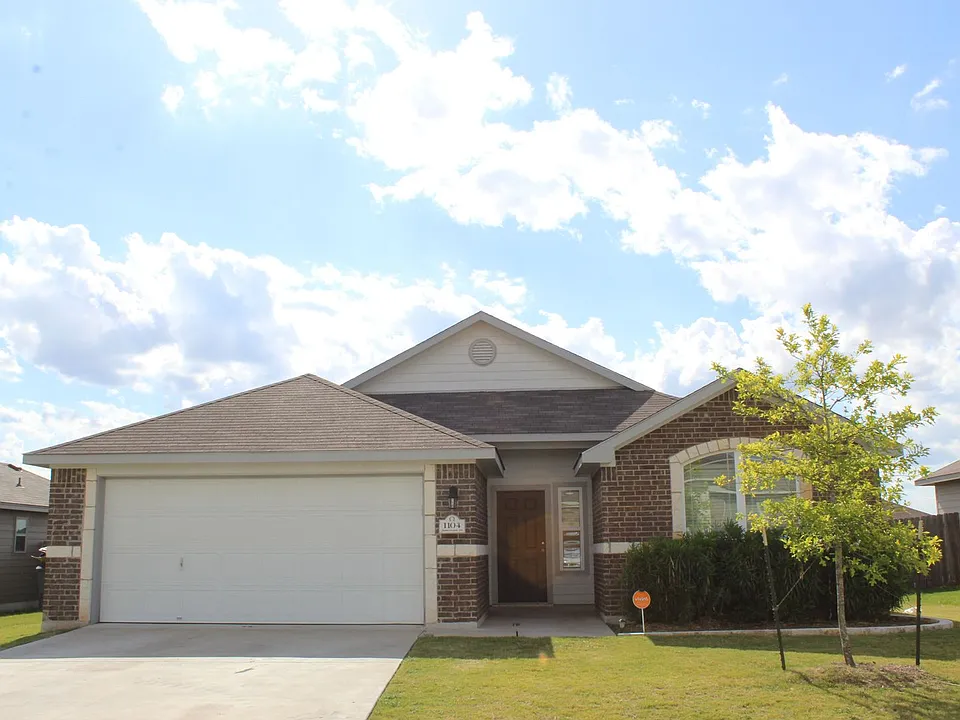 1104 Jamestown Dr