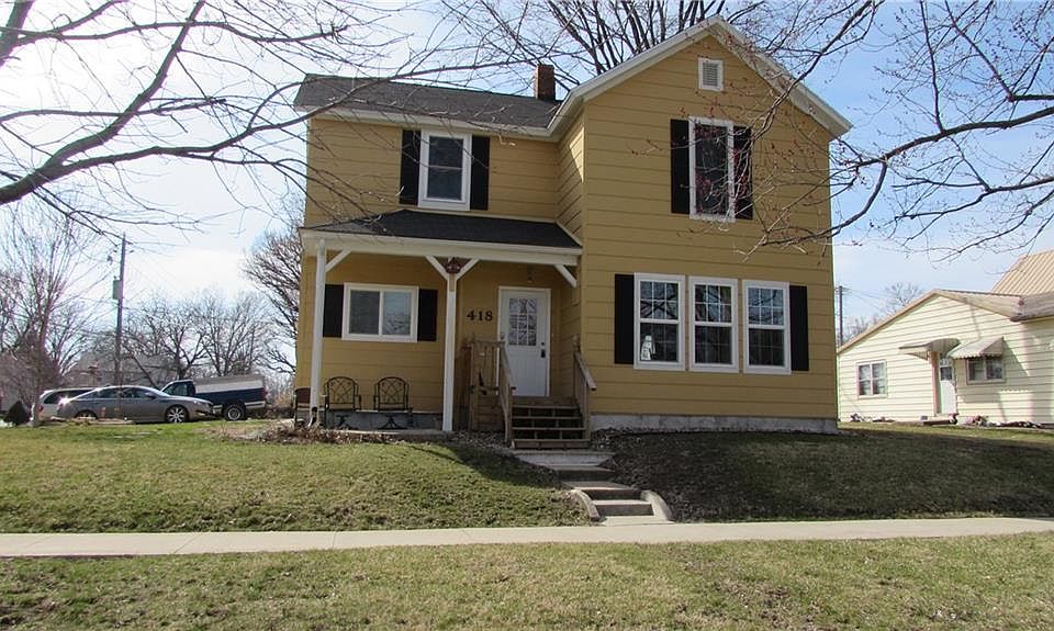 1st image of 418 S 1st St