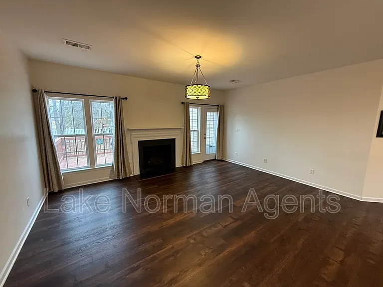 15622 Troubadour Ln — Photo 12