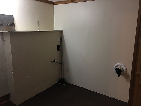 4th image of 37 Schiller St