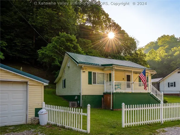 578 Memory Ln, Charleston, WV 25306