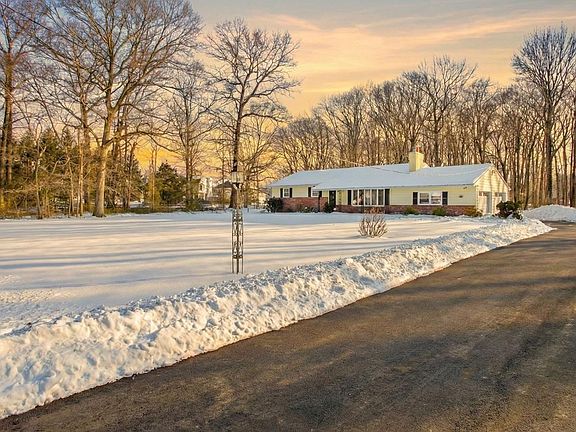 3rd image of 62 Tindall Rd