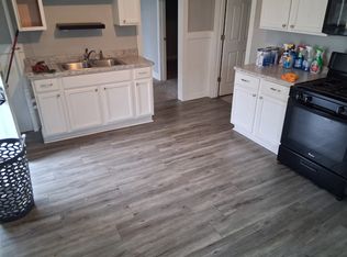 201 N 20th St #1, East Moline, IL 61244