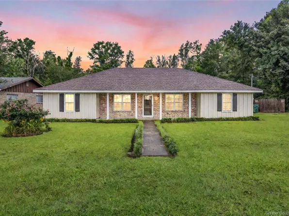 5554 Pinewood Dr E, Lake Charles, LA 70607