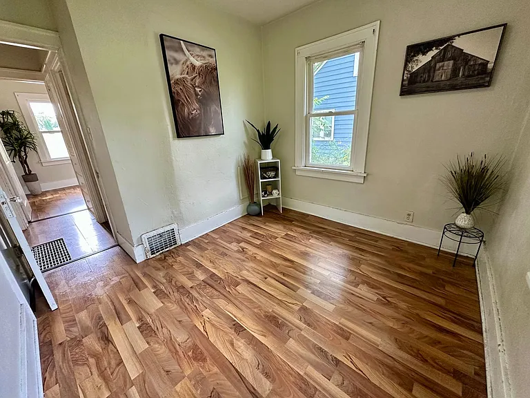 652 Conger St — Photo 11