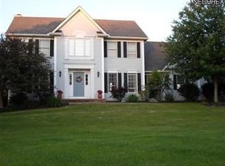 18665 White Oak Dr, Chagrin Falls, OH 44023