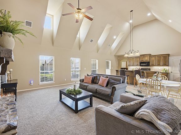 3rd image of 1909 S Desert Palm Ave