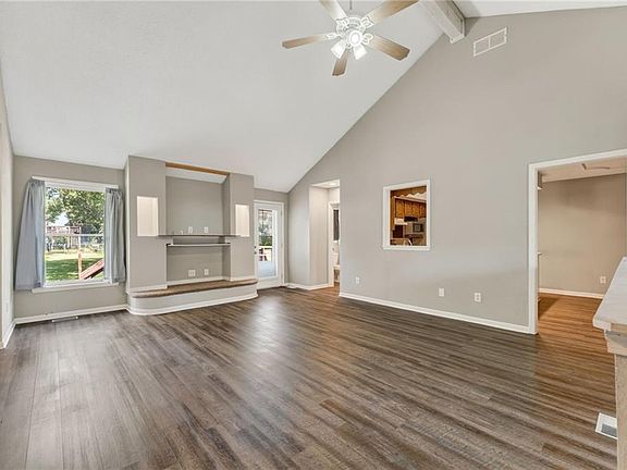 4th image of 305 E Elm St