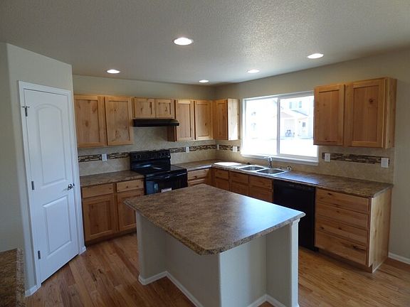 3rd image of 1529 Heirloom Dr
