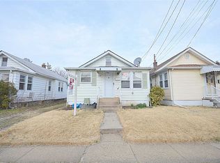948 N 7th St, New Hyde Park, NY 11040