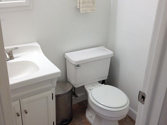 4th image of 1S152 Holyoke Ln