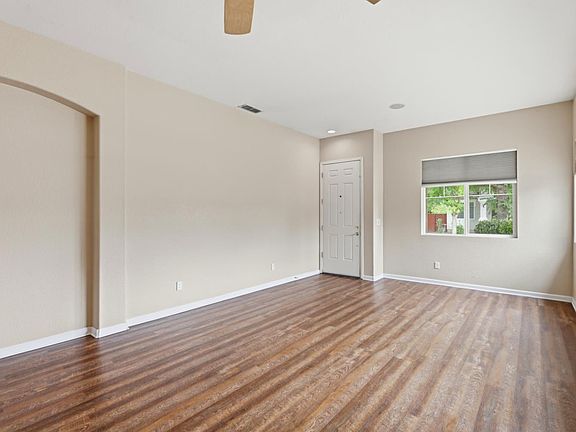 5th image of 789 Alcantar Cir
