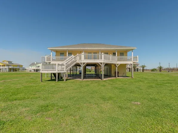 3520 Hannas Reef Dr, Crystal Beach, TX 77650
