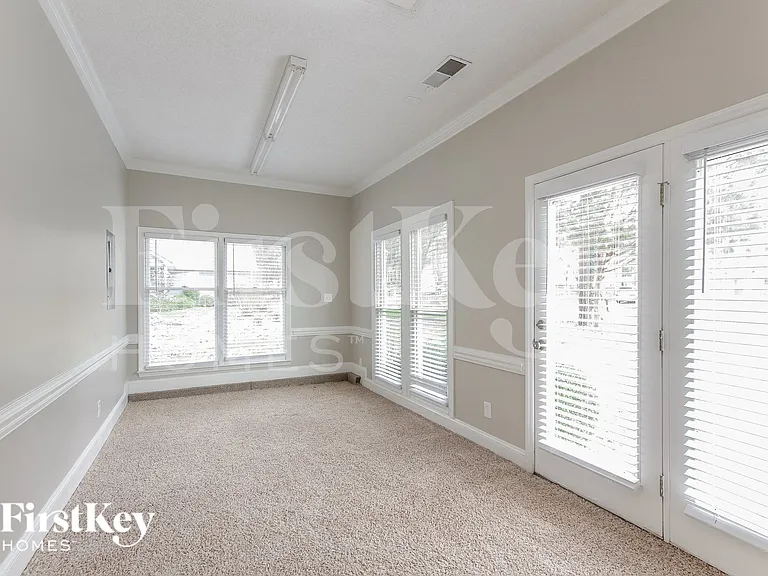 2601 Kirkholm Dr — Photo 11