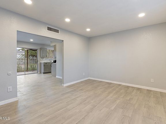 3rd image of 10141 Kirwood St