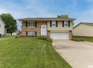 1516 Crestline Dr, Clinton, IA 52732