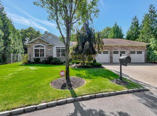 52 Monterrey Dr, Saint James, NY 11780