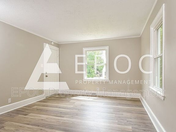 3rd image of 1219 Valleyview St