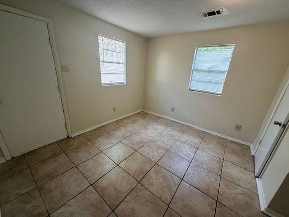 4th image of 1624 Carpenter St
