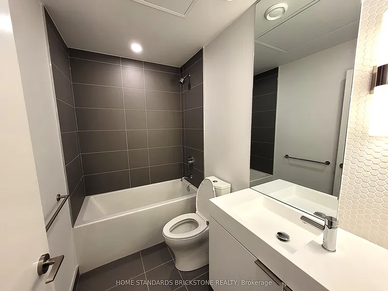 33 Helendale Ave #1701 — Photo 9