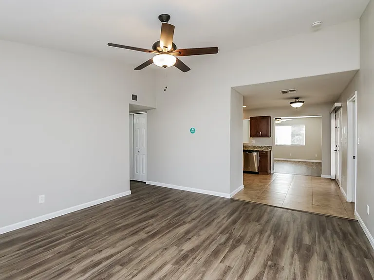 3421 E Dragoon Ave — Photo 4