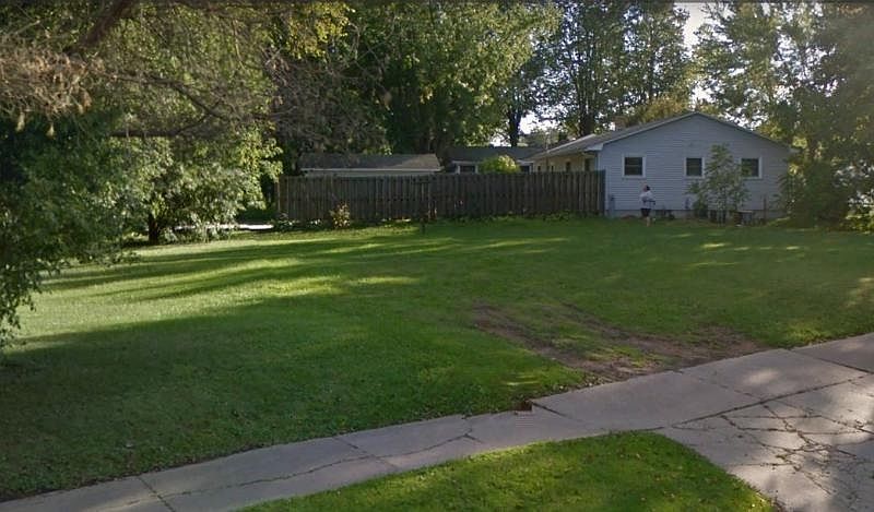 2nd image of 519 N Peach Ave