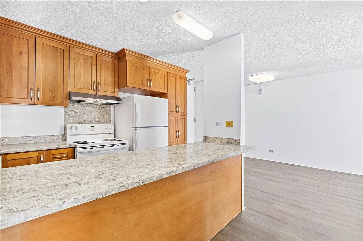 1415 Punahou St — Photo 2