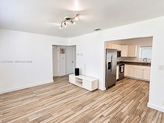 3rd image of 34 Allen Rd
