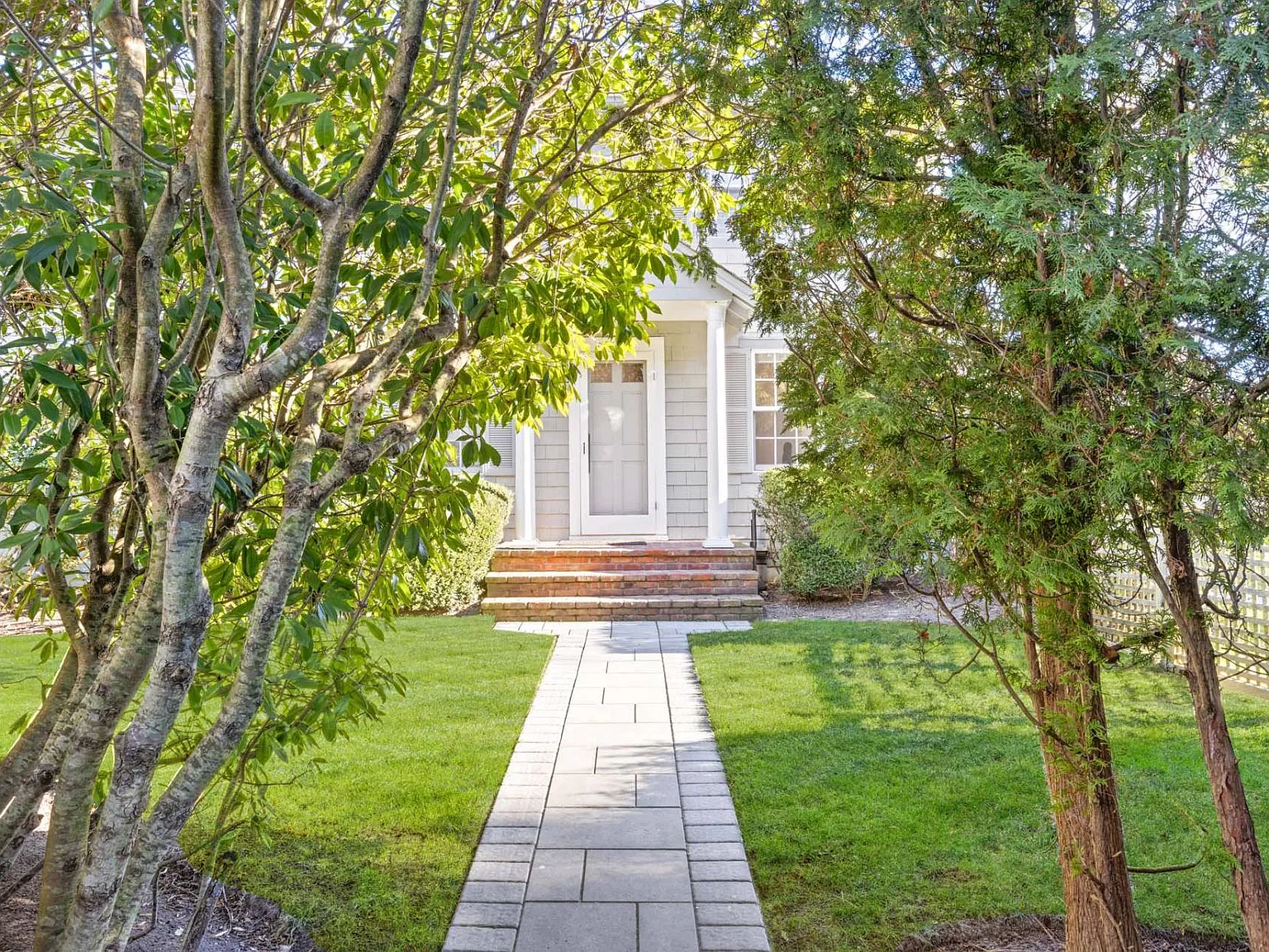 Chic + Stylish Just Outside East Hampton Village — Photo 2