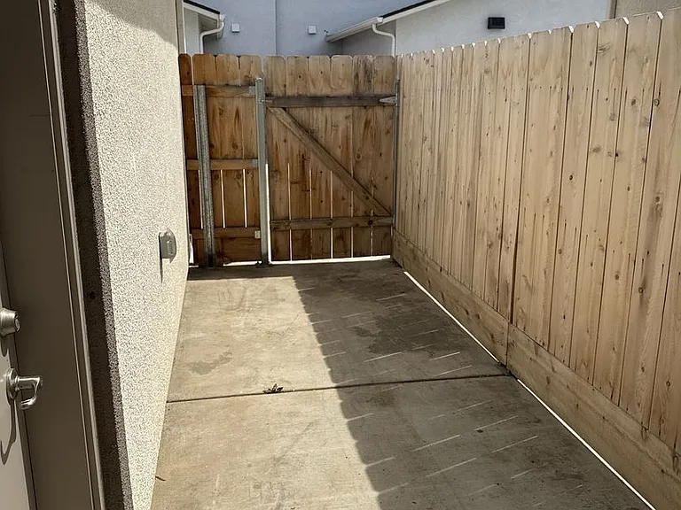 414 S Summit St #101-104 — Photo 10