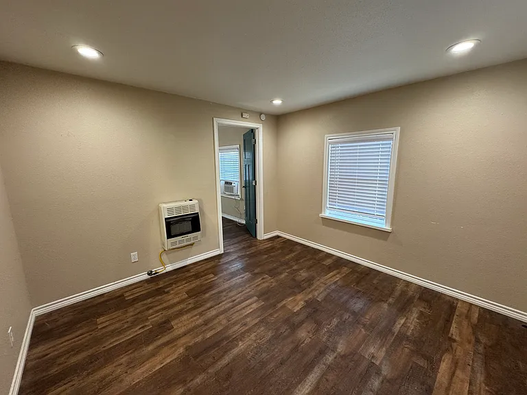 715 W Hickory St #2B — Photo 3