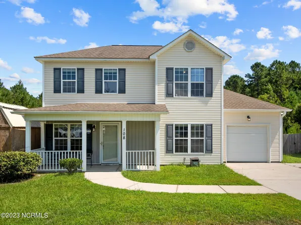 108 Blossom Court, Maple Hill, NC 28454