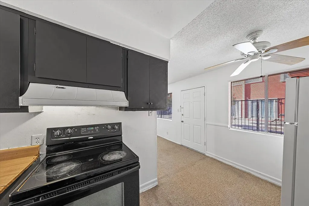 521 S Maryland Pkwy A16 - A16 — Photo 1