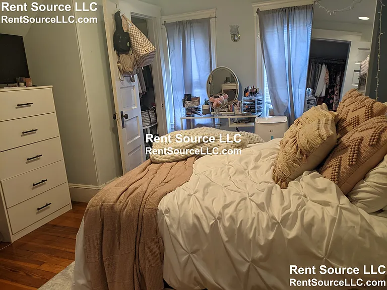 138 W Adams St — Photo 26