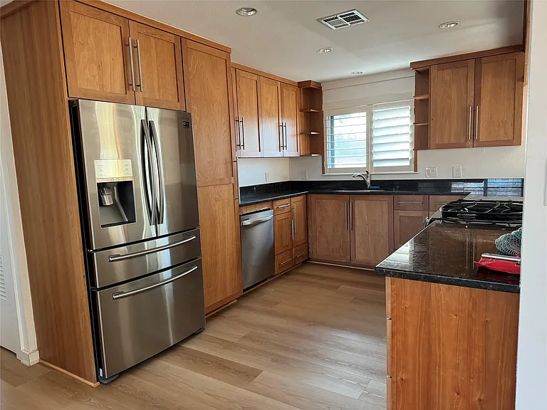 6601 Columbia Dr — Photo 8