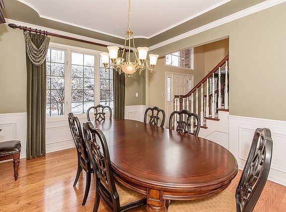 5th image of 16100 Creekwood Dr