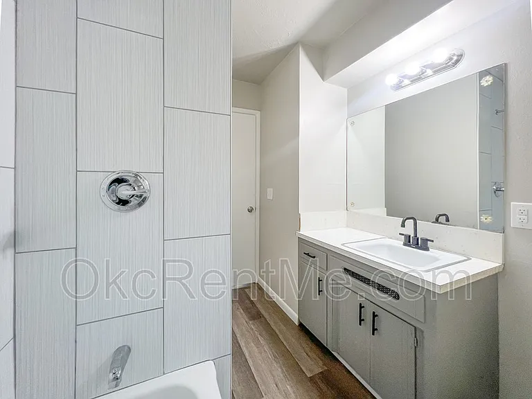 1900 N Mitchell Dr — Photo 21