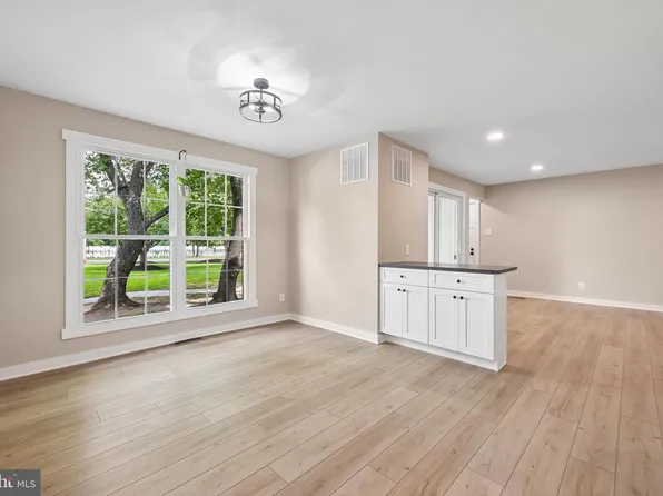 275 Green St APT 5P3, Beverly, NJ 08010