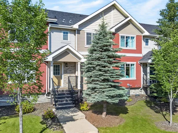 5922 Mullen Way NW, Edmonton, AB T6R 0S7