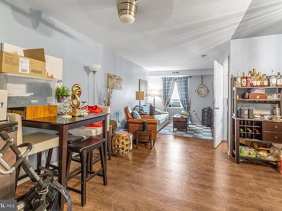 5th image of 240 W Girard Ave #3