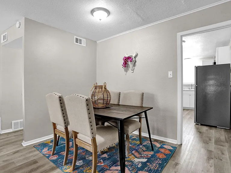 Rhodes Townhomes — Photo 9
