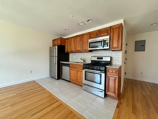 Rented by NY Space Finders Inc. | media 7