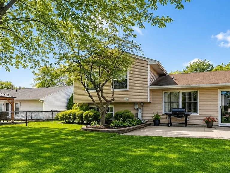 Brower Dr — Photo 15