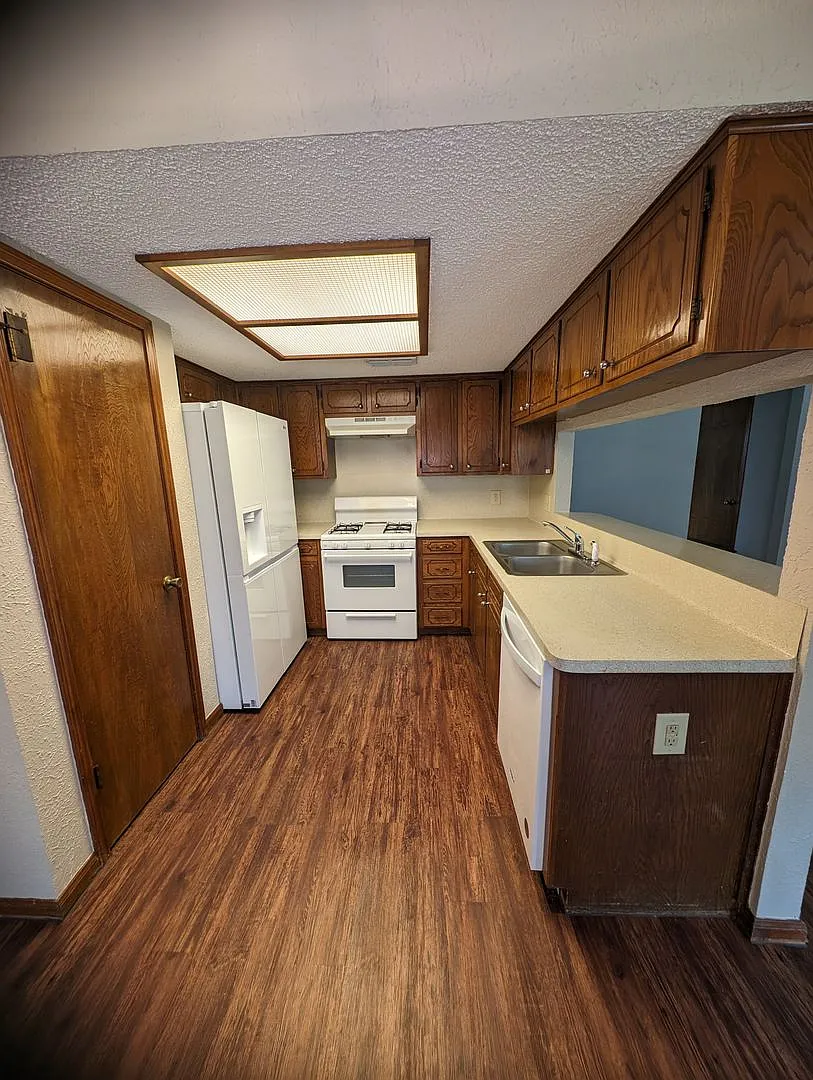 Western Oaks 3-2-2 — Photo 2