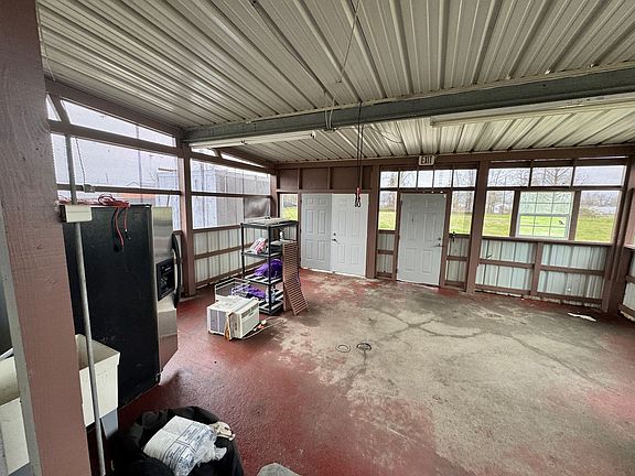 5th image of 2308 Maplewood Dr