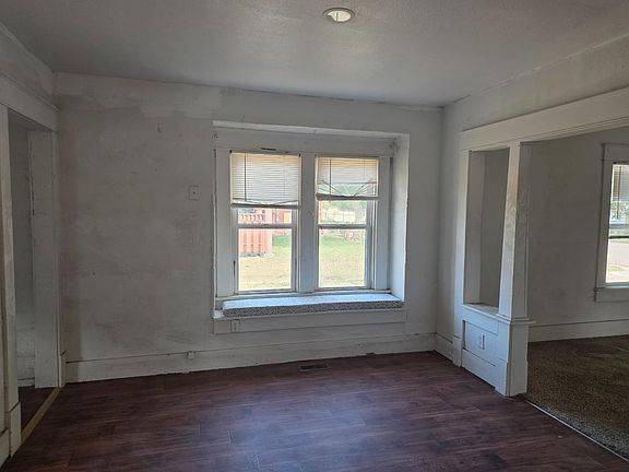 4th image of 309 Main St