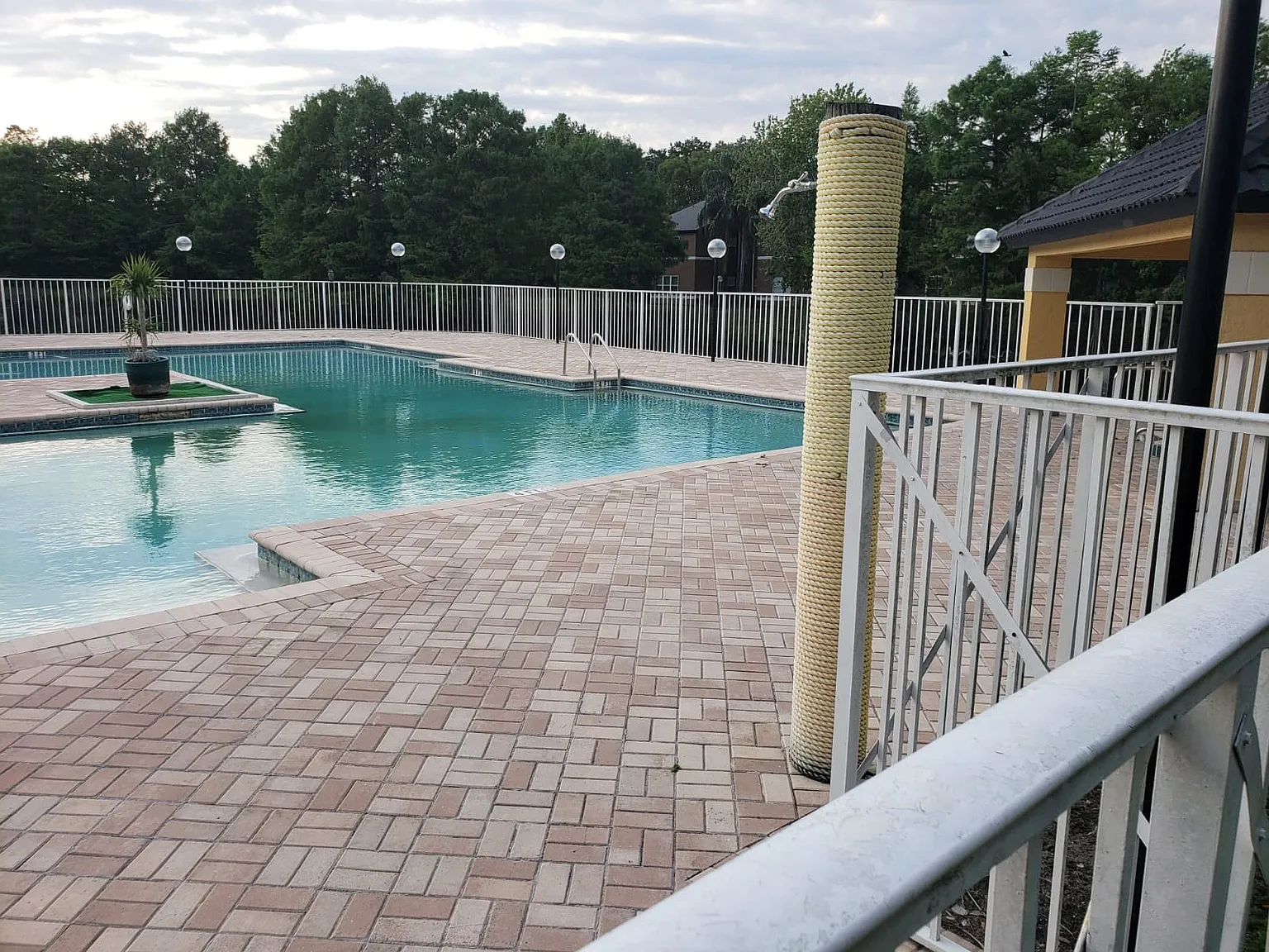 Spacious 1 Bedroom 1 Bath Condo!! — Photo 4