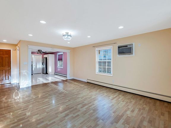 3rd image of 45 Erna Dr